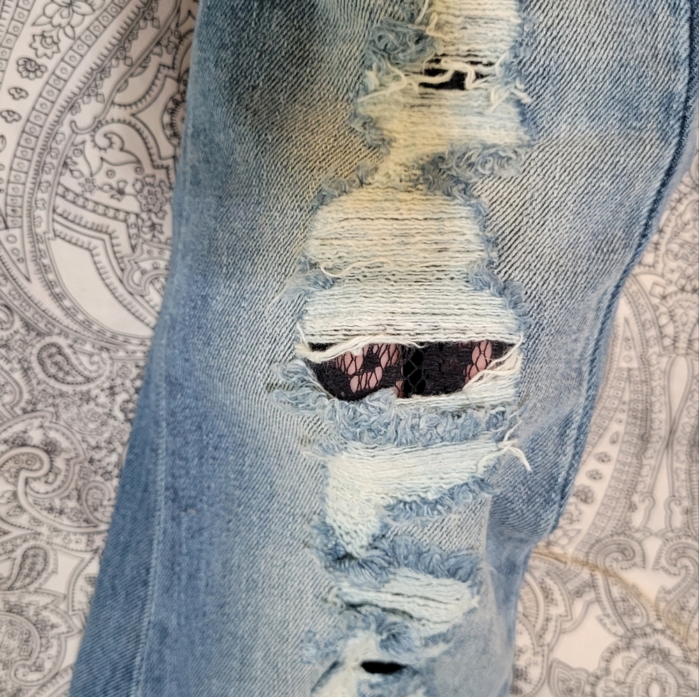 Stylish Dolce & Gabbana Jean - Picture 8 of 11